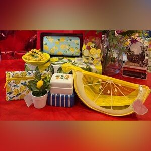 BUNDLE NWT TRINA TURK Lemon Print Wallet/Ipsy Pouch🍋You get everything you see